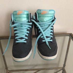 Women’s Dunk Sky Hi wedge sneakers